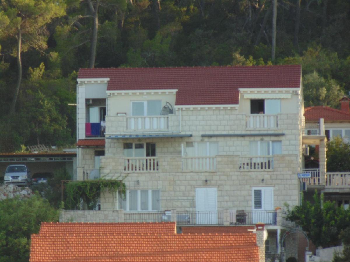 Villa Apartments Mate Cebalo Lumbarda Esterno foto