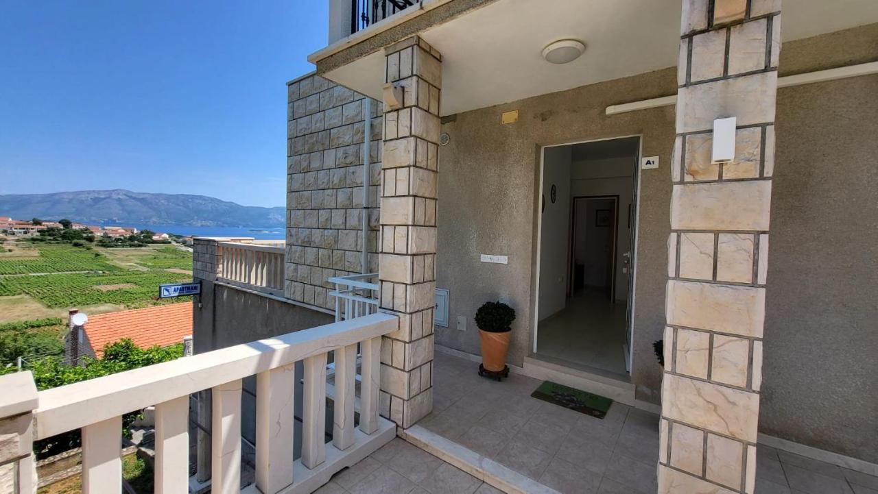 Villa Apartments Mate Cebalo Lumbarda Esterno foto