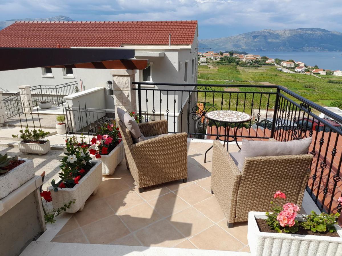 Villa Apartments Mate Cebalo Lumbarda Esterno foto