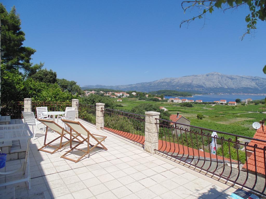 Villa Apartments Mate Cebalo Lumbarda Esterno foto