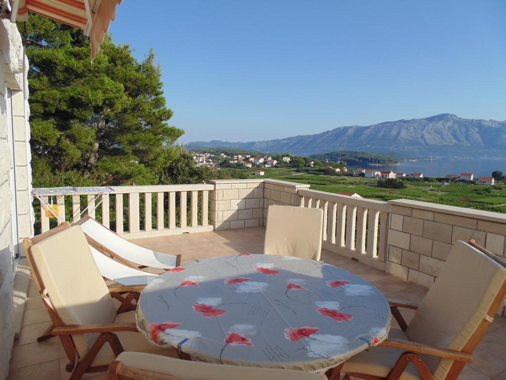 Villa Apartments Mate Cebalo Lumbarda Esterno foto
