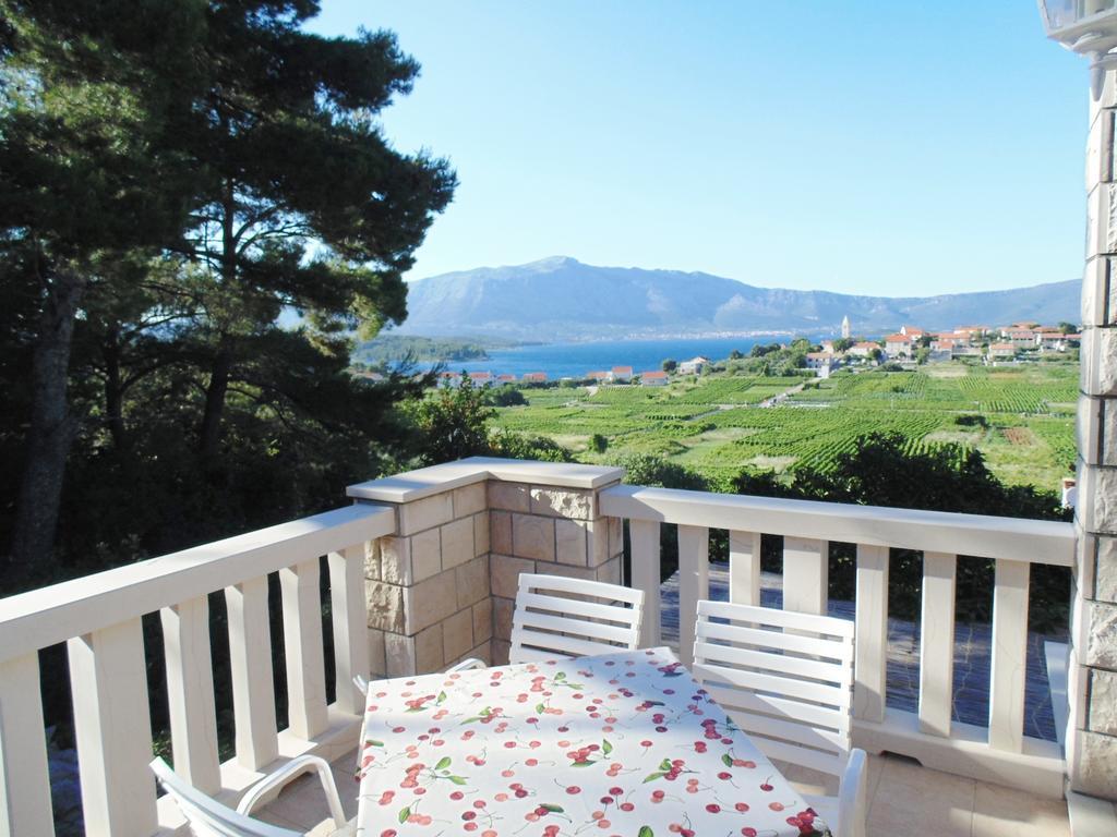 Villa Apartments Mate Cebalo Lumbarda Esterno foto